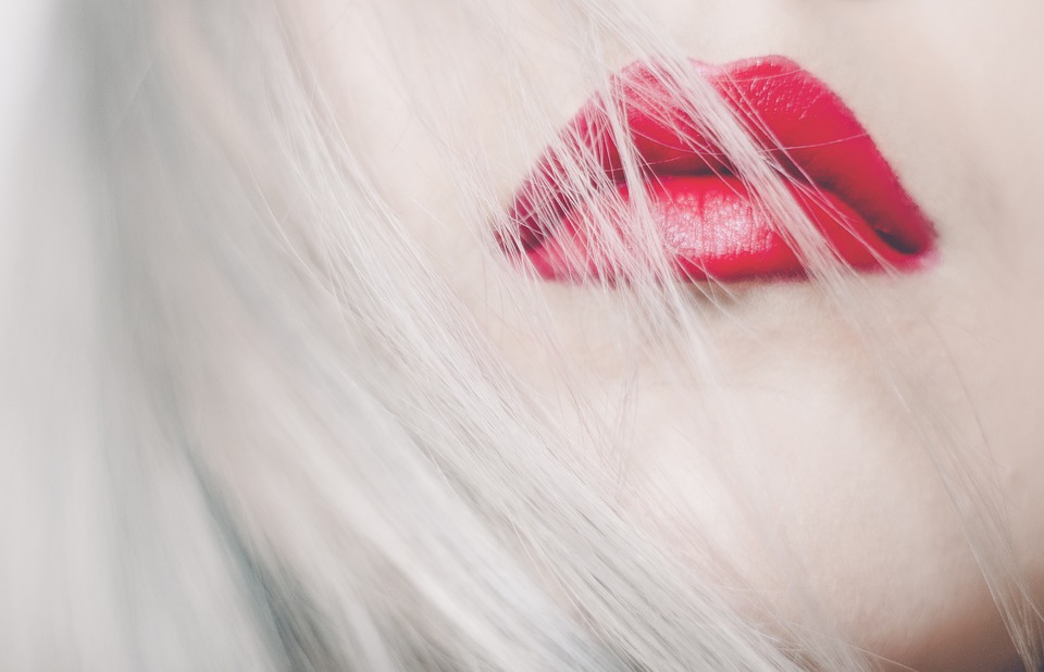 Makeup Mirrors - Tips for choosing the right makeup mirrors for your bathroom
